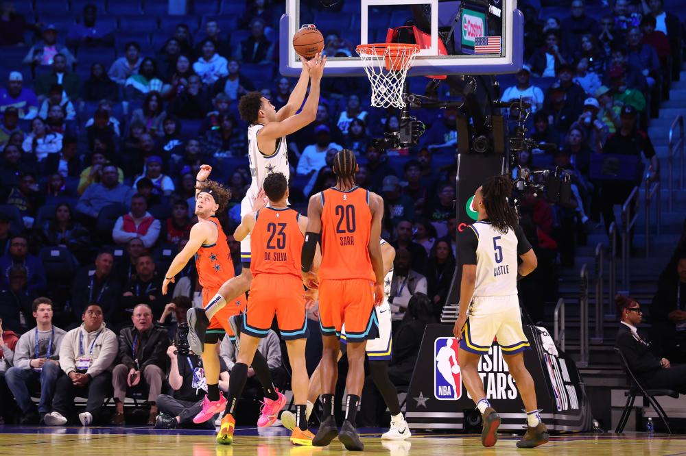 骑士后卫斯特鲁斯左脚骨折，2025年报销，东部第一强队受影响