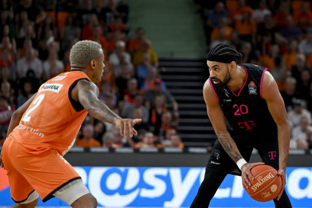 心中充满万分不舍 费雷罗回应与阿卡结束合作（难掩不舍，费雷罗回应与阿卡结束合作）