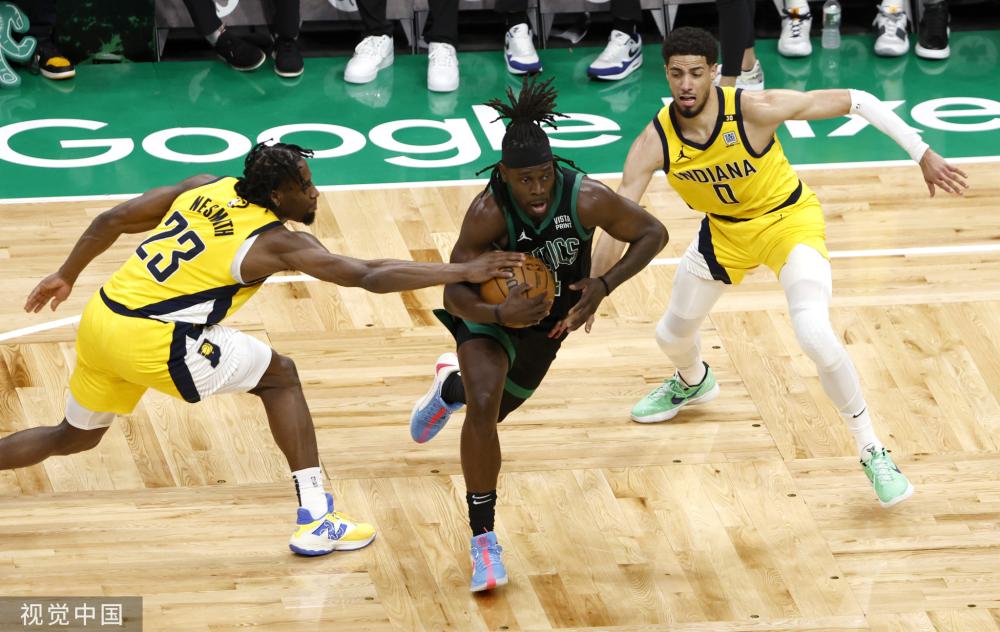 洛杉矶湖人以东契奇38分、11篮板5助攻领跑，太阳迪龙·布鲁克斯33分、吉莱斯皮28分助队反超，双方激烈对决。